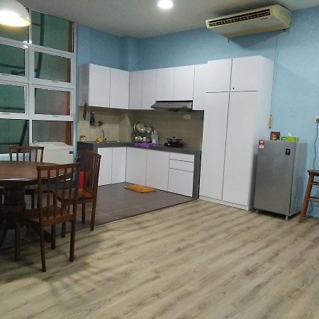 Xenia Homestay Kuching Zewnętrze zdjęcie