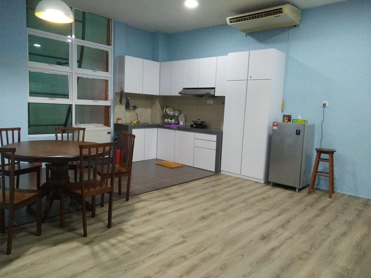 Xenia Homestay Kuching Zewnętrze zdjęcie
